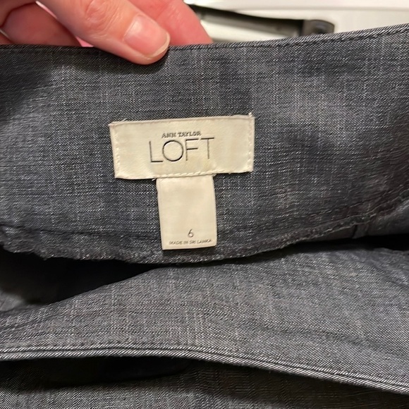 Loft Skirt Women's 6 Blue Dark Wash Lightweight Midi Pockets Waist Button Detail - Picture 9 of 12